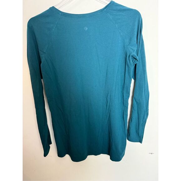 Lululemon Emerald Long Sleeve in Laguna Size 4 Active Sporty Athleisure - Picture 2 of 2